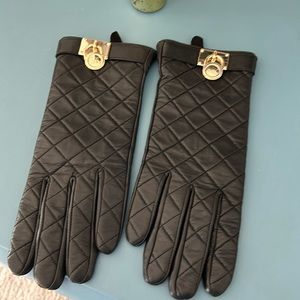 Michael Kors, women’s, black, leather quilted gloves